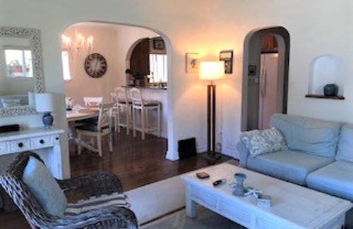 Belmont Shore Casa | Linda y lujosa casa de playa en el moderno Belmont Shore !! PASEO A LA PLAYA Y RESTAURANTES!