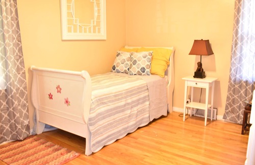 Detroit Casa | Cute Malvern Hill 3bd/1.5 ba Bungalow, Sleeps 8