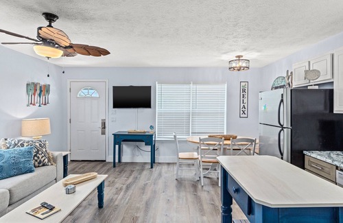 Bahama Beach Casa | Cute Newly Remodeled!! 500 feet to Beach!