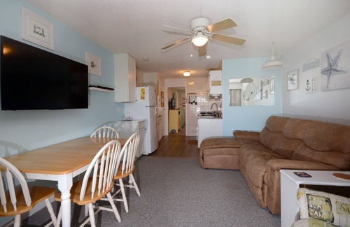 Ocean City Condominio | Cute, one bedroom condo with a wonderful view of the bay located downtown!