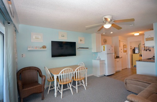 Ocean City Condominio | Cute, one bedroom condo with a wonderful view of the bay located downtown!