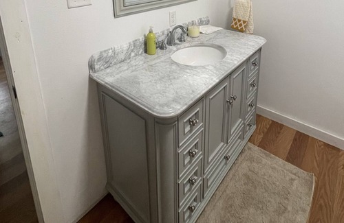 Cooper Casa | Cute, one-bedroom located 1 block from Charleston Sky wedding venue