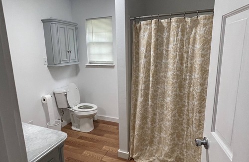 Cooper Casa | Cute, one-bedroom located 1 block from Charleston Sky wedding venue