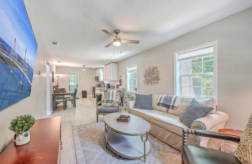 North Charleston Casa | Cute Park Circle Cottage - Near Cafés, Breweries & Downtown Charleston w/HOTTUB