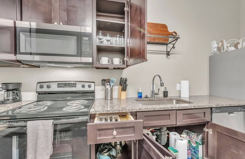 Waldron Casa | Cute place to stay with parking near the airport WiFi Washer Dryer
