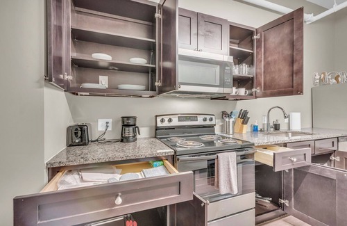 Waldron Casa | Cute place to stay with parking near the airport WiFi Washer Dryer