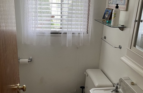 Huron-Kinloss Cabaña | Cute Point Clark 3 Bed Cottage
