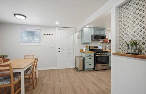 Larkspur Casa | Cute, Quiet & Private Bungalow - Newly Remodeled