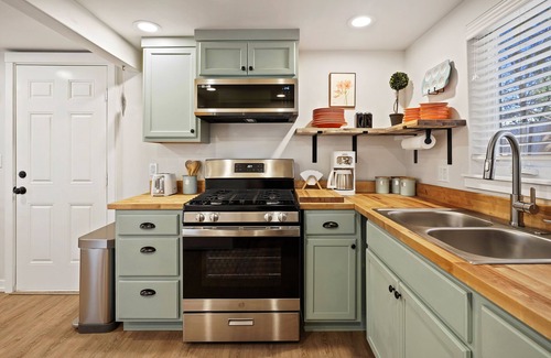 Larkspur Casa | Cute, Quiet & Private Bungalow - Newly Remodeled