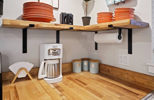 Larkspur Casa | Cute, Quiet & Private Bungalow - Newly Remodeled