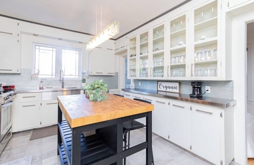 Moncton Casa | Cute Renovated Modern Downtown Moncton Home