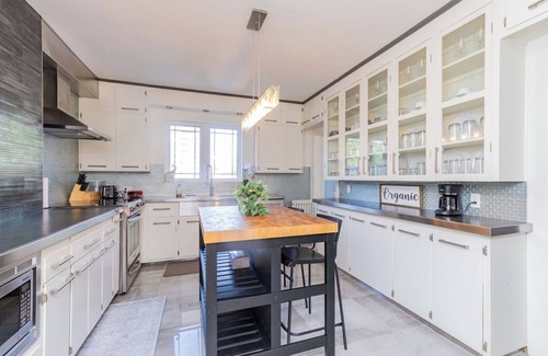 Moncton Casa | Cute Renovated Modern Downtown Moncton Home