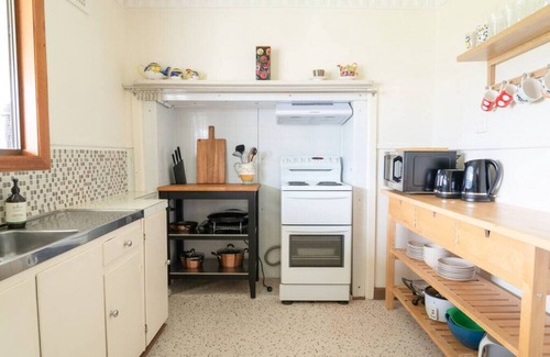 Hamlyn Heights Casa | Cute retro Geelong family haven