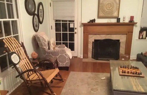 Ward Parkway Casa | Cute room in Waldo with private bathroom