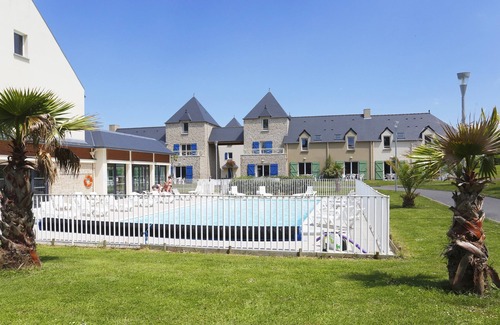 Chateau-Malo Casa | Cute + Rustic Saint-Malo House | Private Entrance!