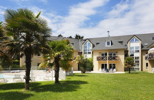 Saint-Briac-sur-Mer Condominio | Lindo + Bright Seaside Apartment | ¡Camina hacia la playa!