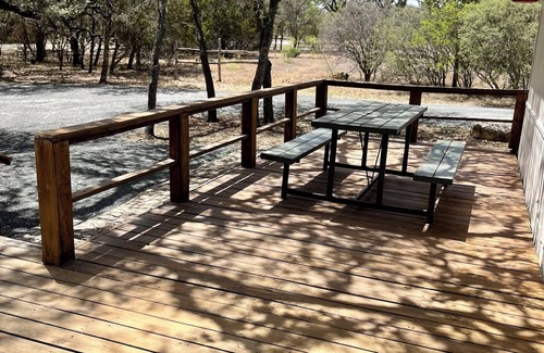 Rio Frio Cabina | Cute, Secluded cabin in the Woods, 2 miles from Garner State Park
