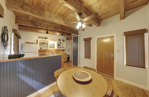 Ingram Casa | Cute space with beautiful riverfront! Sleeps 4!