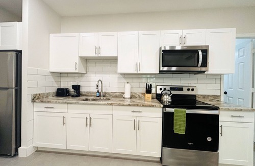 Lake Ridge Cabaña | Cute & Spacious 2BR/2Bath Home in FLL w/ Patio