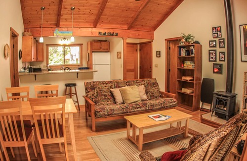 Volcano Cabaña | Cute, spacious rainforest cottage close to HVNP