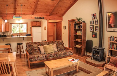 Volcano Cabaña | Cute, spacious rainforest cottage close to HVNP