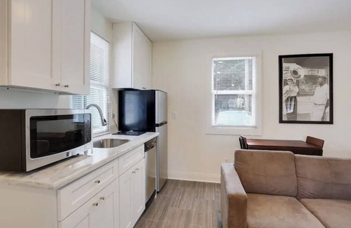 Treme Apartamento | Cute Studio 10min to French Quarter, free gated parking.