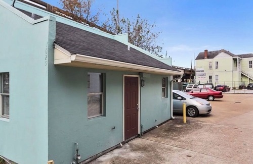 Treme Apartamento | Cute Studio 10min to French Quarter, free gated parking.