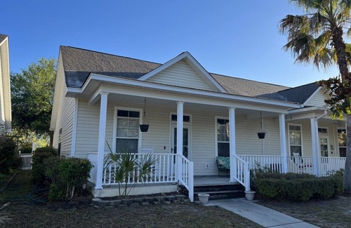 Old Town Bluffton Casa | Cute Townhome close to Old-Town Bluffton and Hilton Head Beaches.