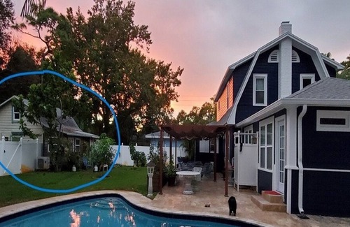 Gulfport Cabaña | Cutest Cottage in Gulfport - 3 minutes from Art District!
