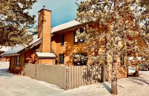 Big Sky Meadow Village Apartamento | Cutest Little Condo