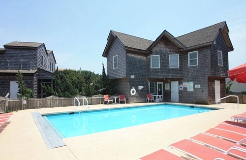 Ocracoke Villa | CV1B: Shell Castle B - king bed and whirlpool tub!