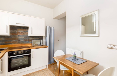 Shottery Casa | CV37 9HF The Tack Room Shottery · Charming 1Bed in Shottery with secure Parking | Pass The Keys