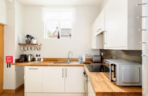 Shottery Casa | CV37 9HF The Tack Room Shottery · Charming 1Bed in Shottery with secure Parking Pass The Keys