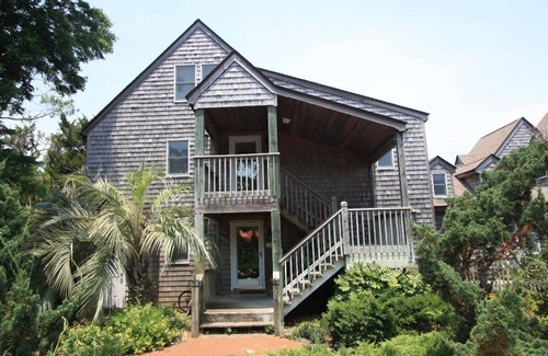 Ocracoke Villa | CV8A: Crow's Nest A -2nd floor 1BR villa, spacious living area.