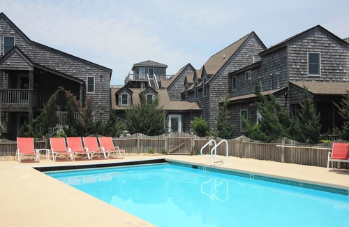 Ocracoke Villa | CV8B: Crow's Nest 8 - 2nd floor studio with a balcony!