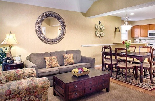 Villa Rica Condominio | CW Villas at Fairfield |2BR/2BA King Balcony Suite