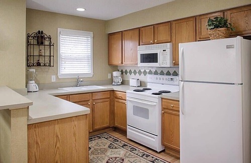 Villa Rica Condominio | CW Villas at Fairfield |2BR/2BA King Balcony Suite