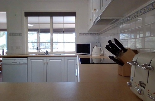 Drysdale Casa | Cwm Fferm Country Bungalow is perfectly situated central Bellarine Peninsula VIC