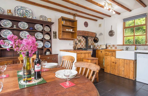 Moylegrove Cabaña | Cwmtawel, Holiday Cottage Ceibwr Bay, Sleeps 4, 3 bedrooms, bathrooms