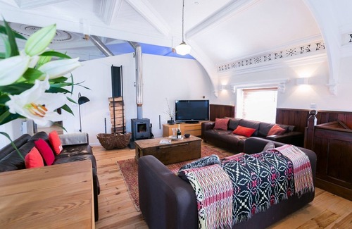 Ty Croes Apartamento | Cwyfan - a dog that sleeps 8 guests in 4 bedrooms