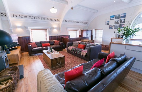 Ty Croes Apartamento | Cwyfan - a dog that sleeps 8 guests in 4 bedrooms
