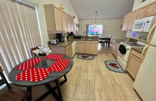 Indian Point Casa | ¡Especial! Cerca de Disney World: 4BR / 2BA Pool Home + Internet gratis