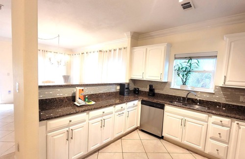 Gulf Place Casa | Cypress Breeze - 8 minute walk to beach