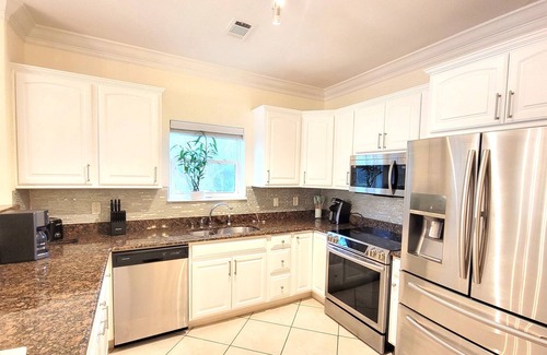 Gulf Place Casa | Cypress Breeze - 8 minute walk to beach