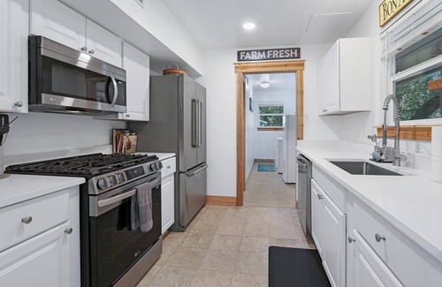 Wimberley Casa | Cypress Creek House | Bright 3/2 on the creek and minutes from downtown!