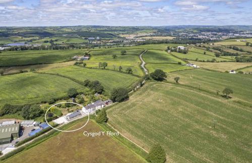 Llangain Casa | Cysgod Y Ffordd - a gorgeous new barn conversion sleeping 4 guests with disabled facilities