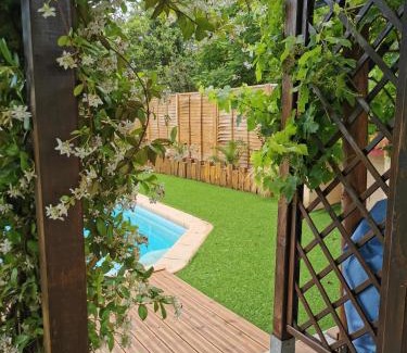 Aubagne Chalet De Esquí | Dépendance cosy entre jardin et jacuzzi privés et piscine partagée