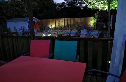 Aubagne Chalet De Esquí | Dépendance cosy entre jardin et jacuzzi privés et piscine partagée