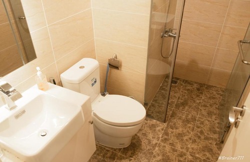 Trung Hoa Nhan Chinh Apartamento | The lake view Studio Apartment at D'capitale