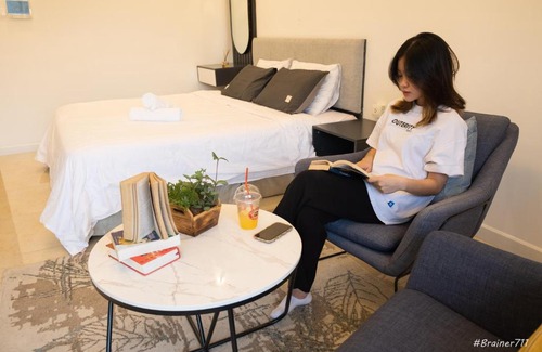 Trung Hoa Nhan Chinh Apartamento | The lake view Studio Apartment at D'capitale